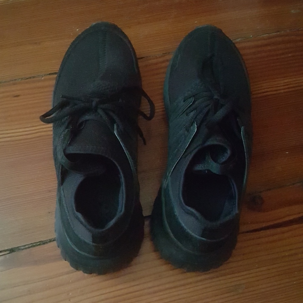 Black Adidas Tubular